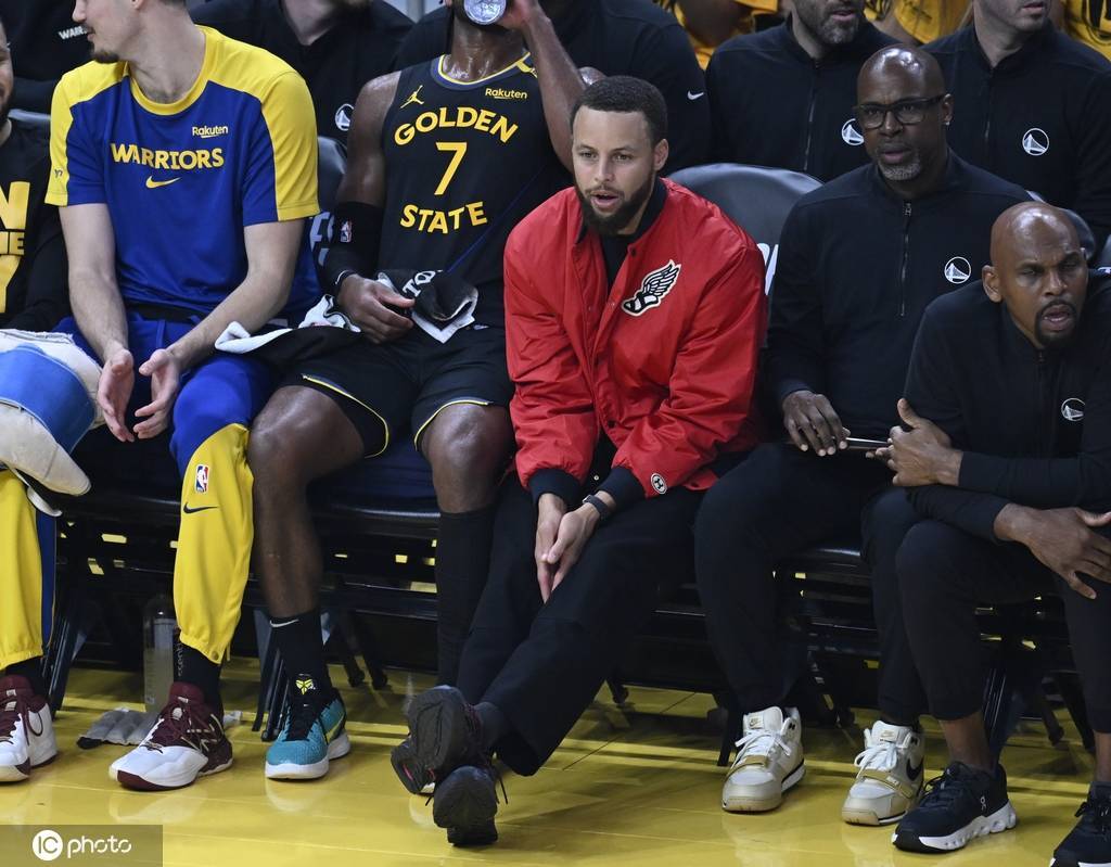 库里预计无法出战G5：即便想做超人 现在也做不到